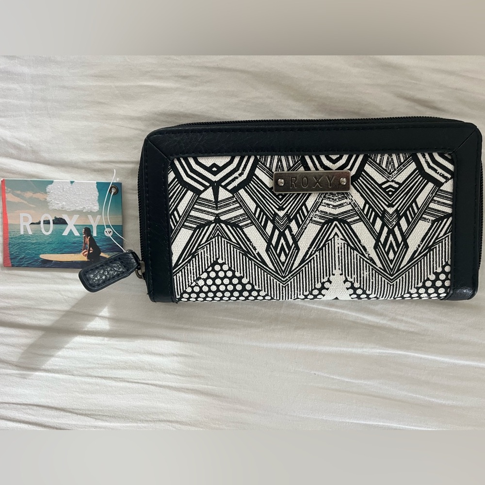 Brand new ( with tags) Roxy Monochrome Geometric Pattern Wallet
